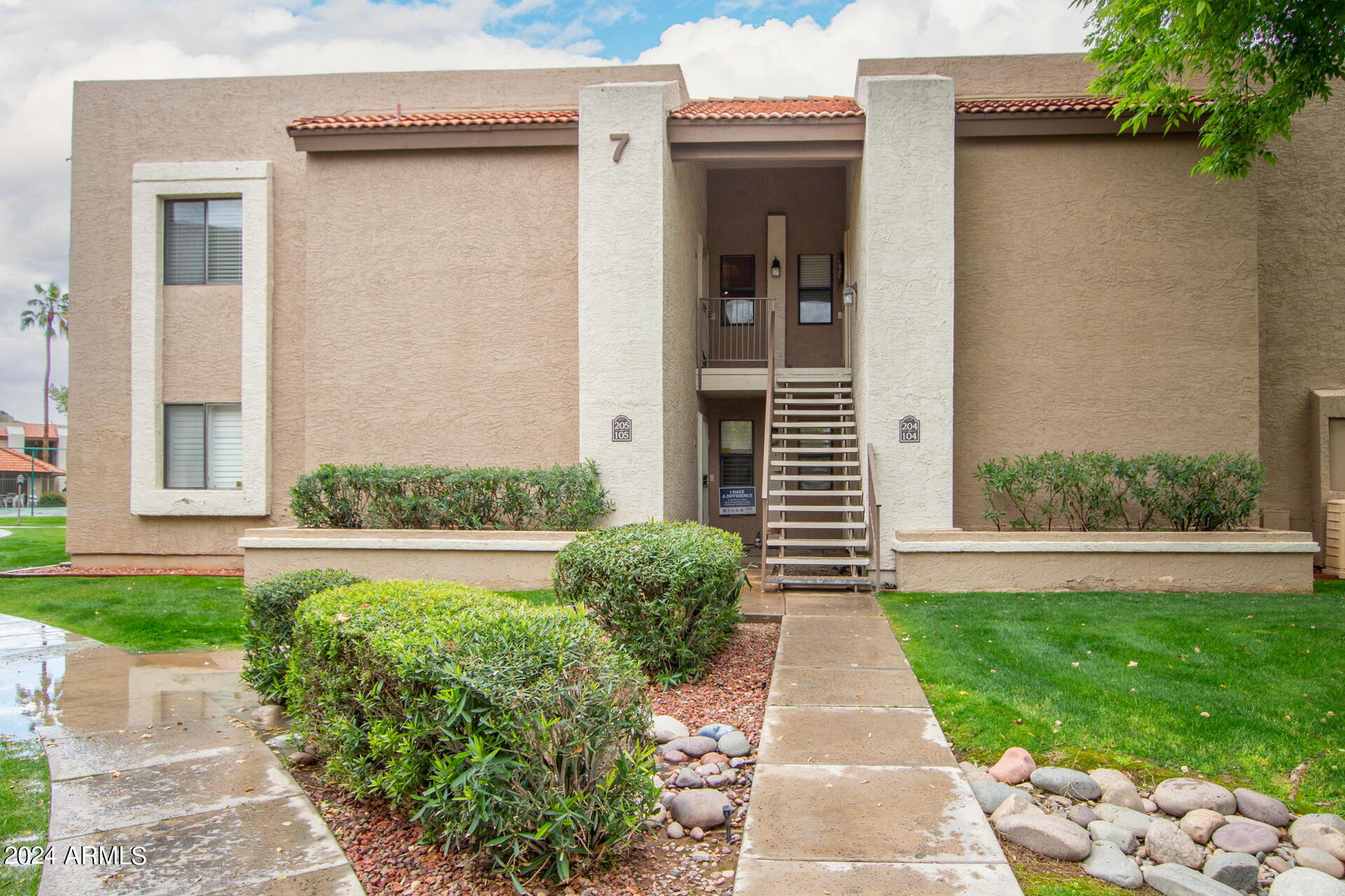 2146 W ISABELLA Avenue, 205