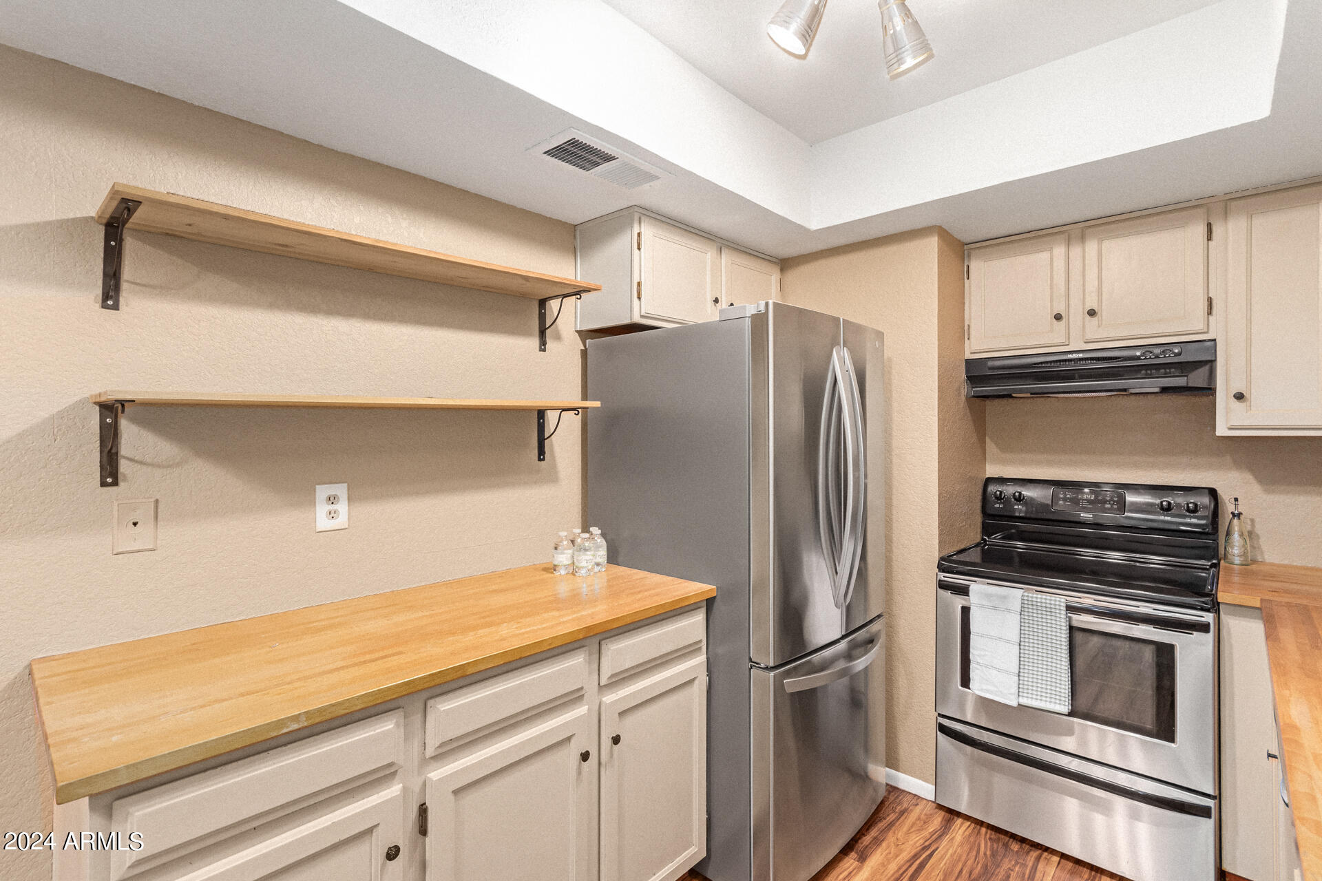 2146 W ISABELLA Avenue, 205