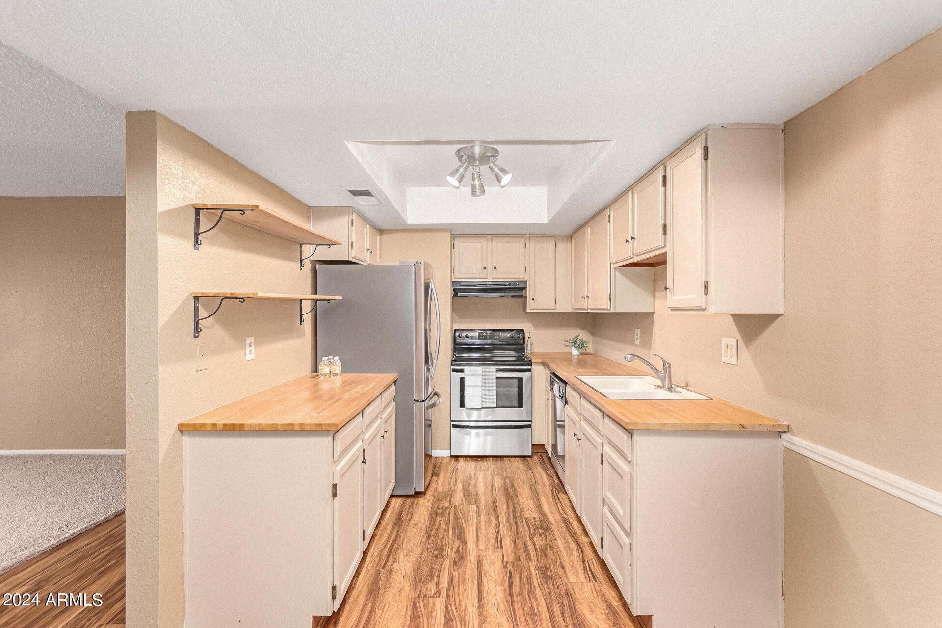 2146 W ISABELLA Avenue, 205