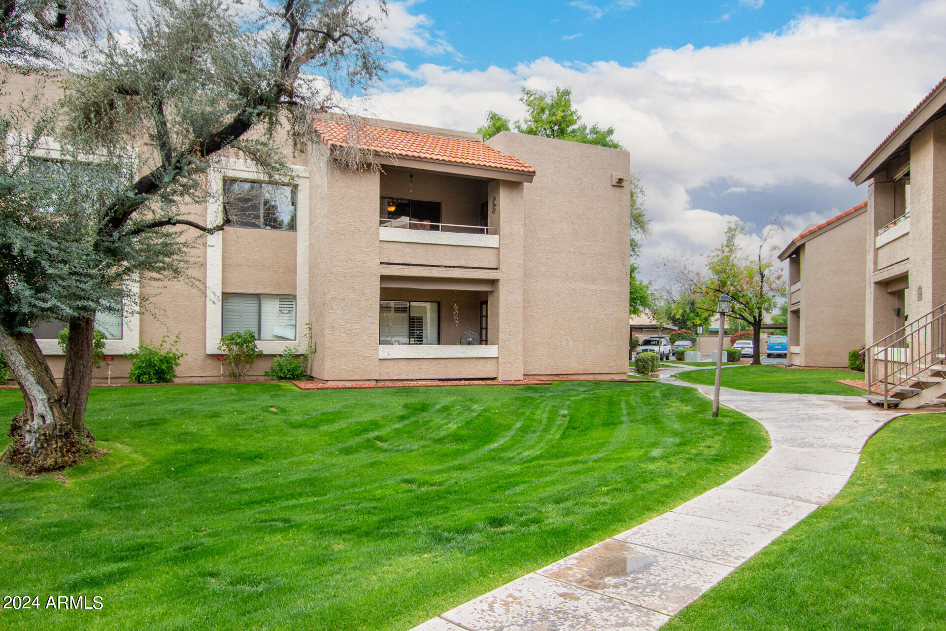 2146 W ISABELLA Avenue, 205