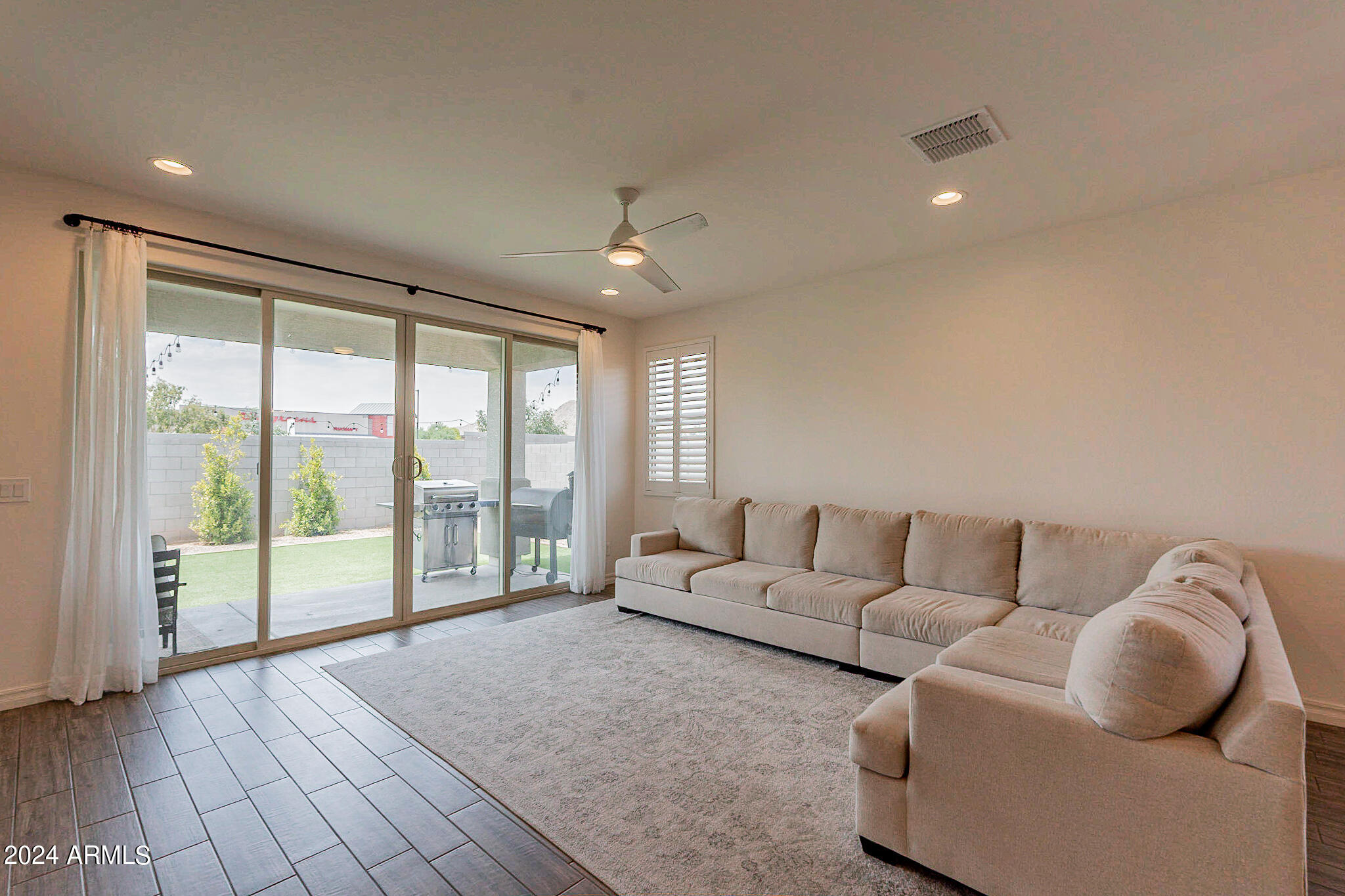 3023 W NEW RIVER Drive