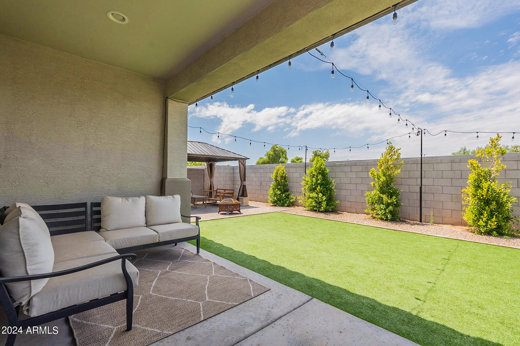 3023 W NEW RIVER Drive