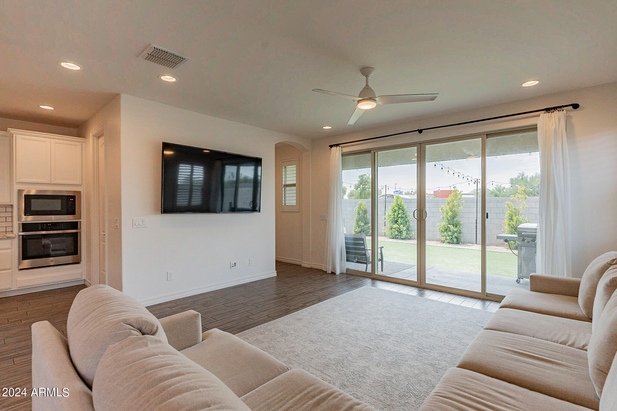 3023 W NEW RIVER Drive