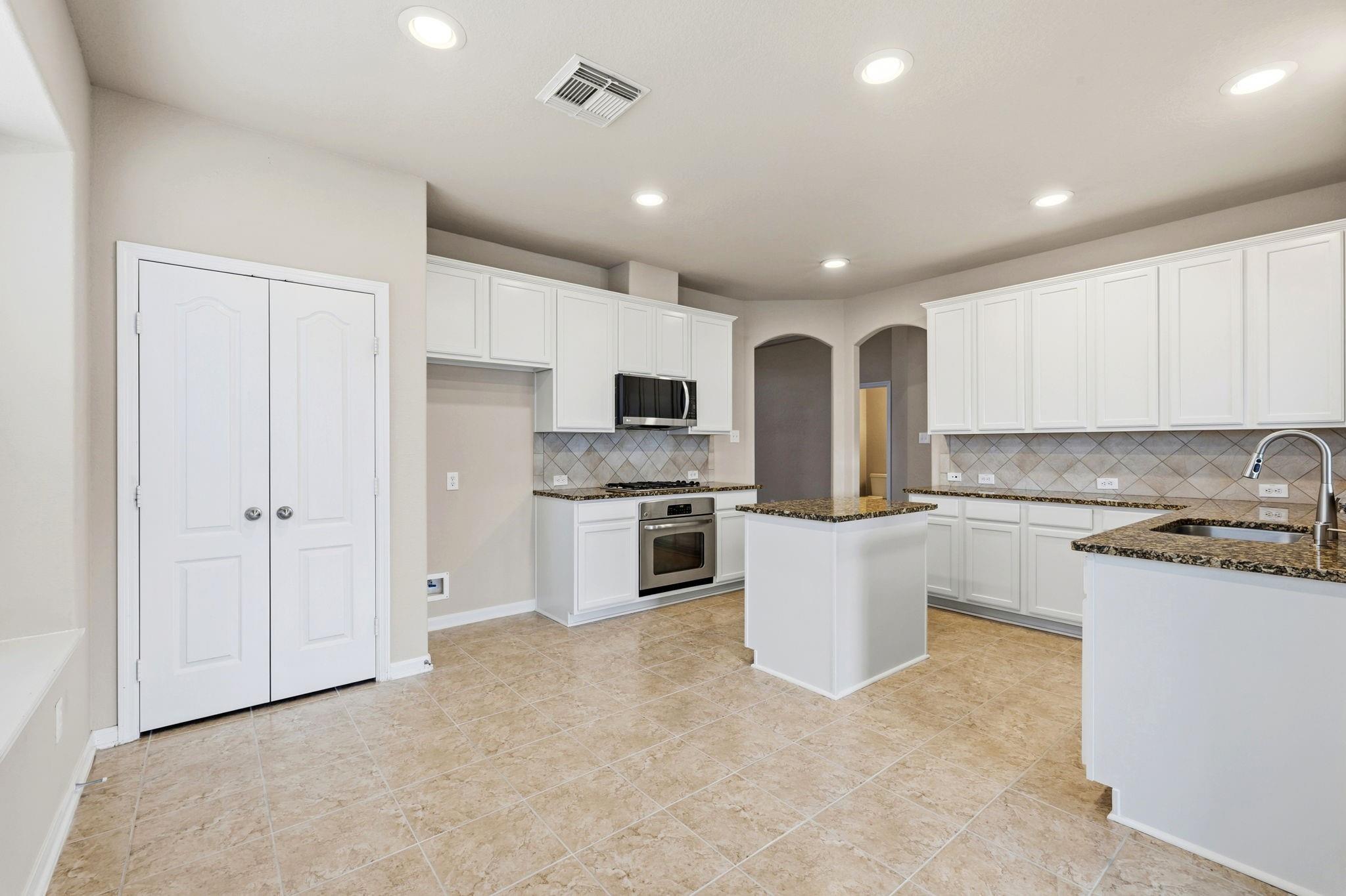13814 Parkers Cove