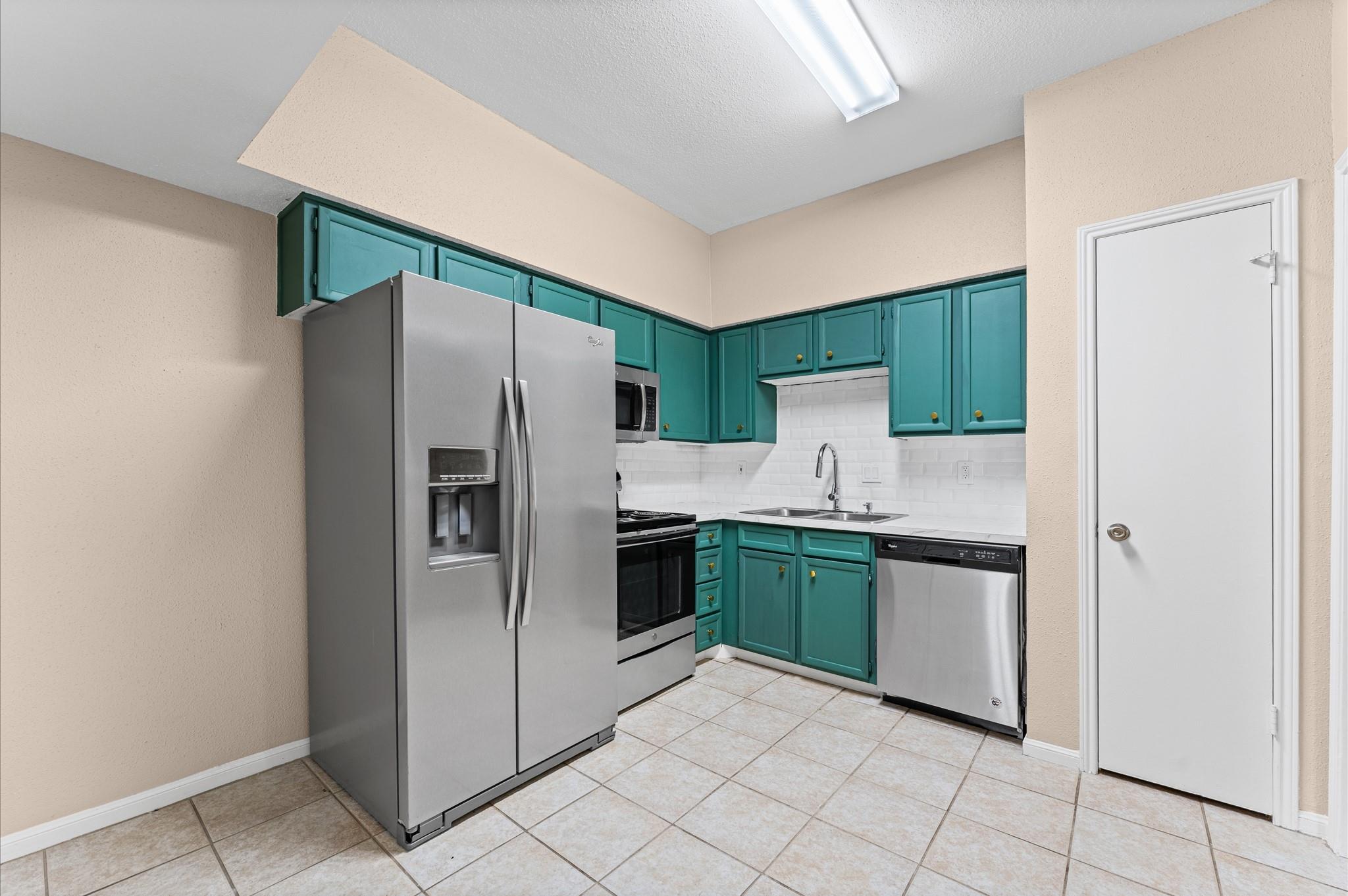 2100 Tanglewilde Street # 404