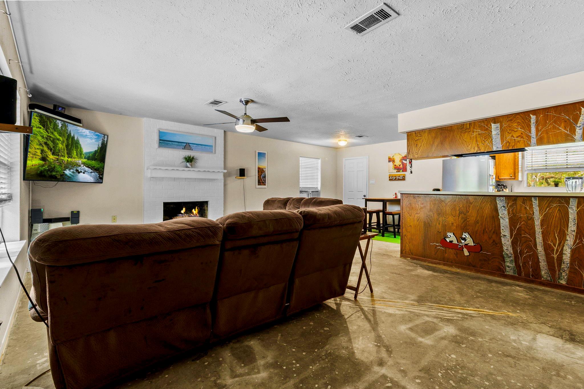 163 Westwood Drive E