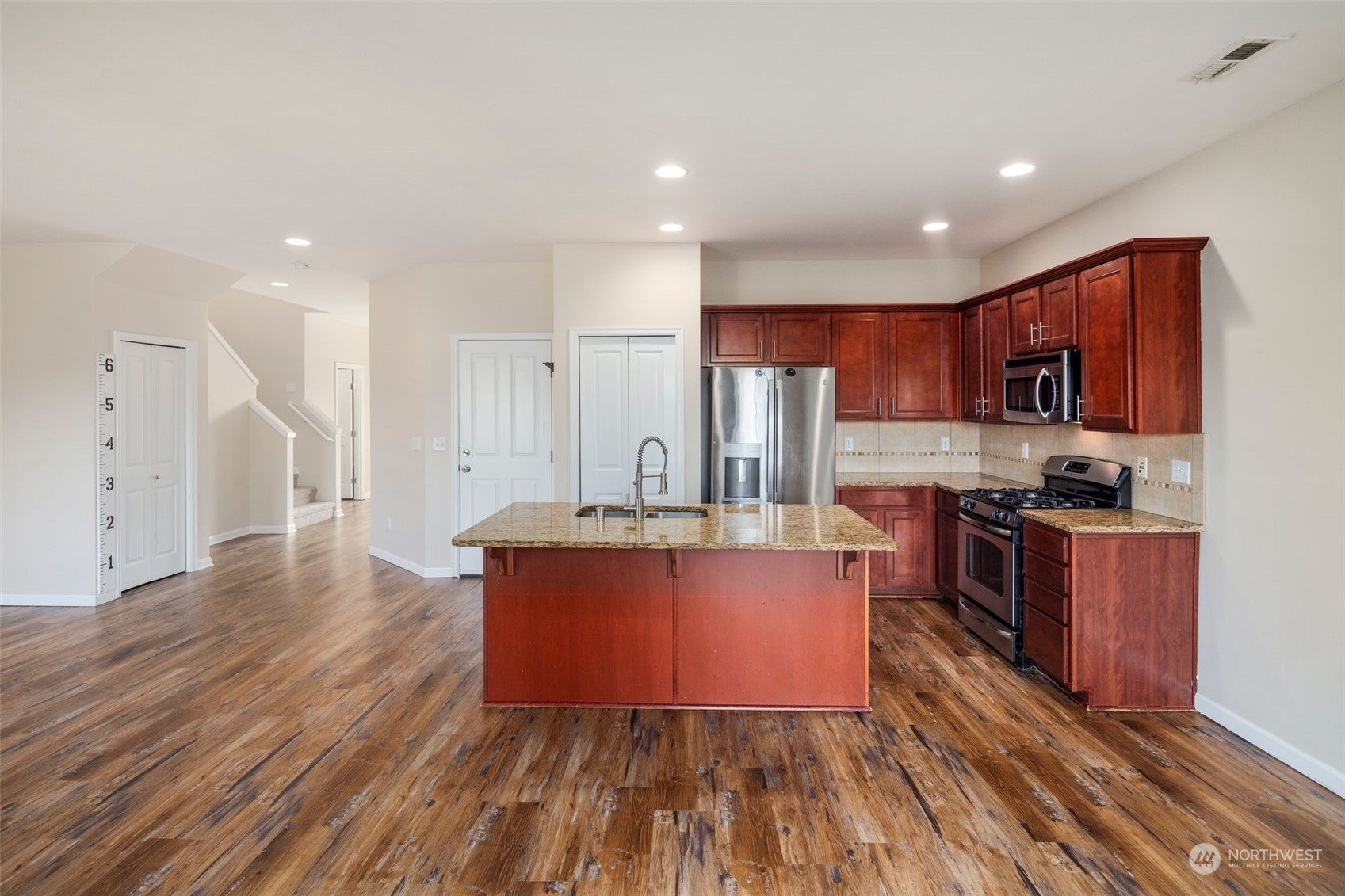 7147 286th Place NW