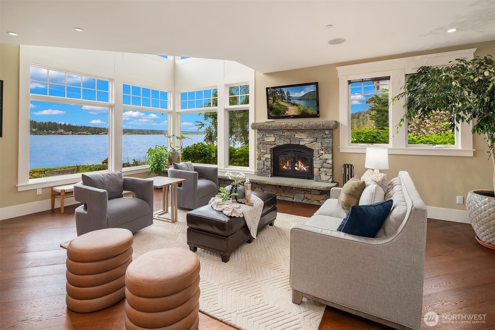 2033 E Lake Sammamish Parkway NE