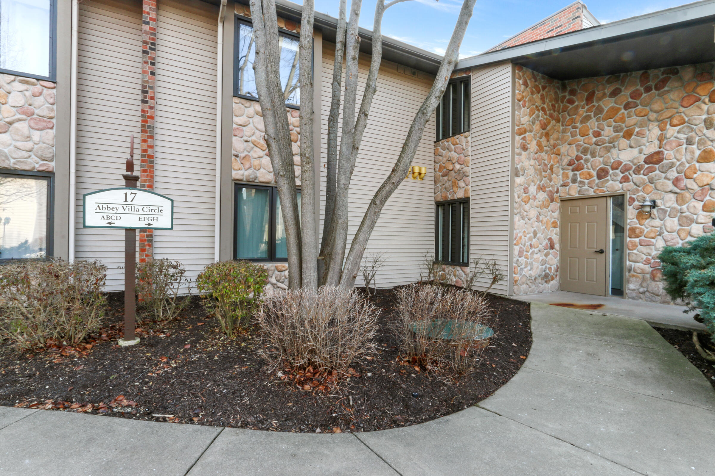 17 Abbey Villa Cir F