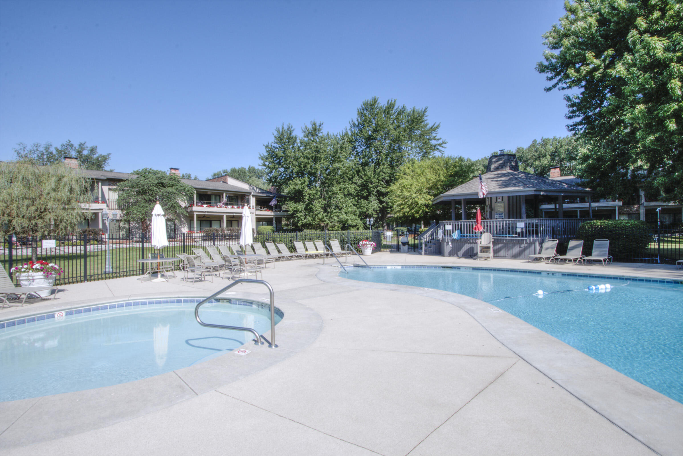 17 Abbey Villa Cir F