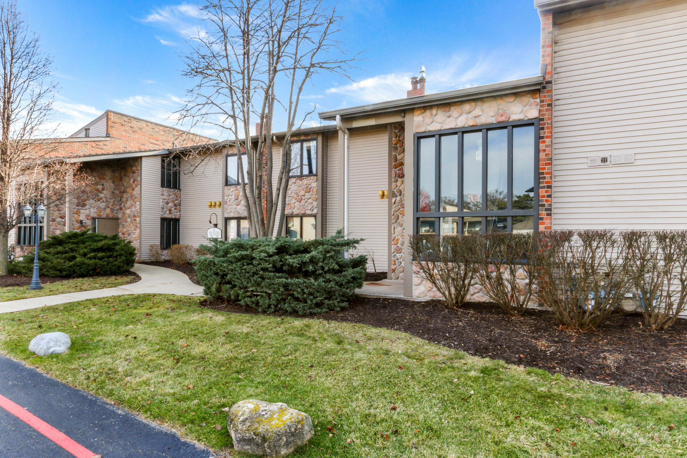 17 Abbey Villa Cir F