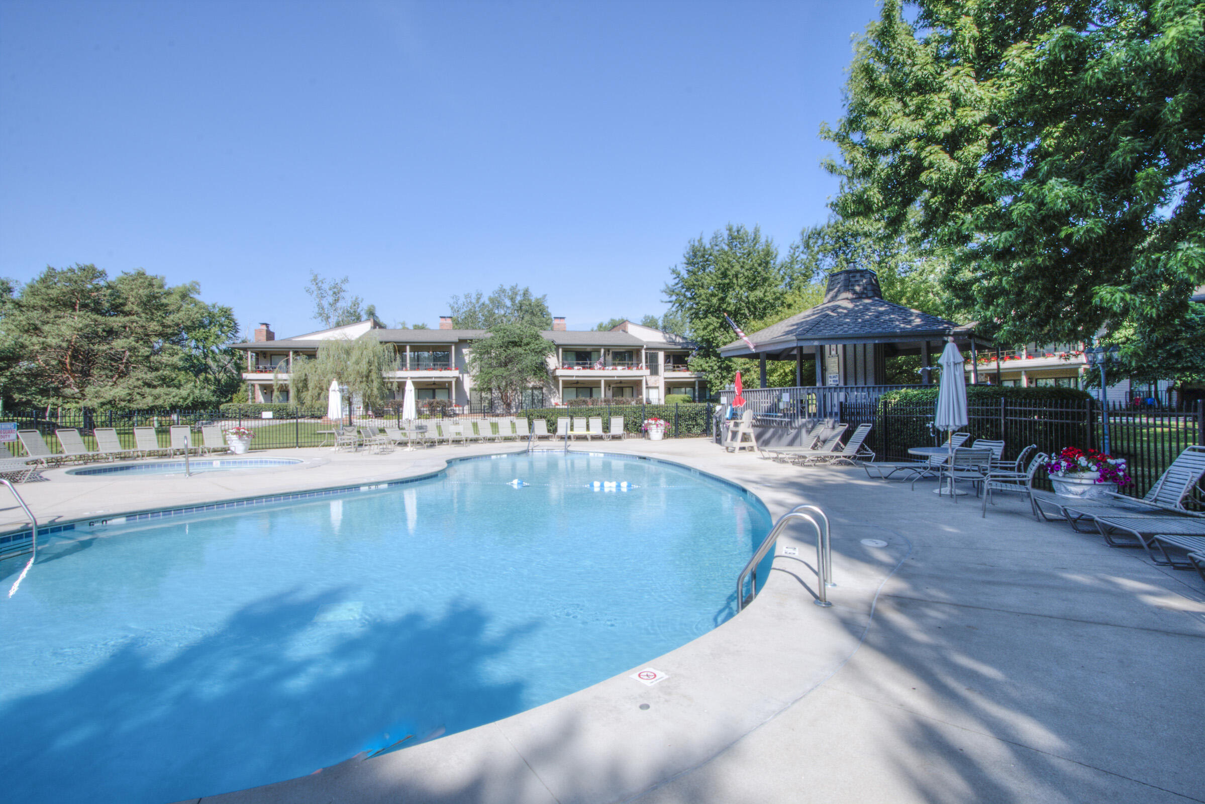 17 Abbey Villa Cir F