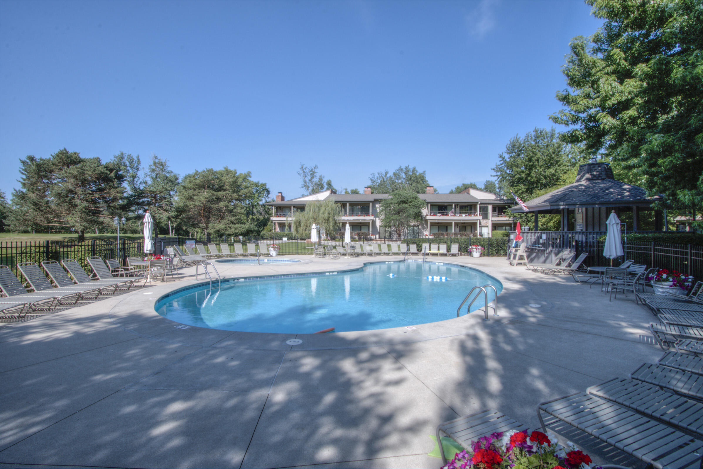 17 Abbey Villa Cir F