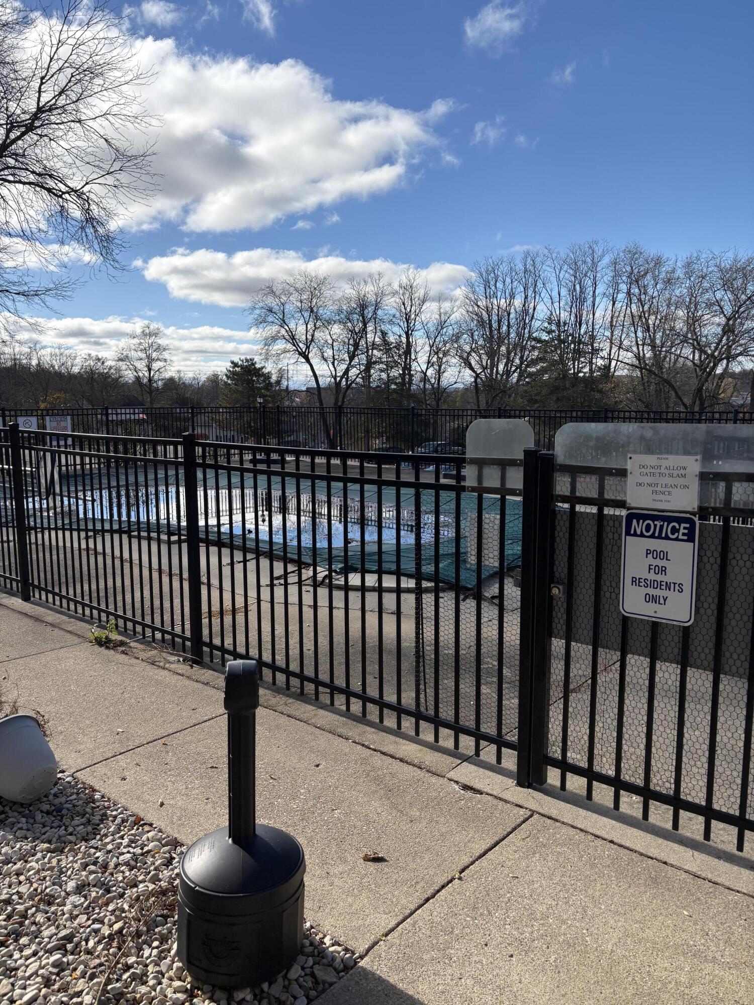 225 Country Club Dr 1-C