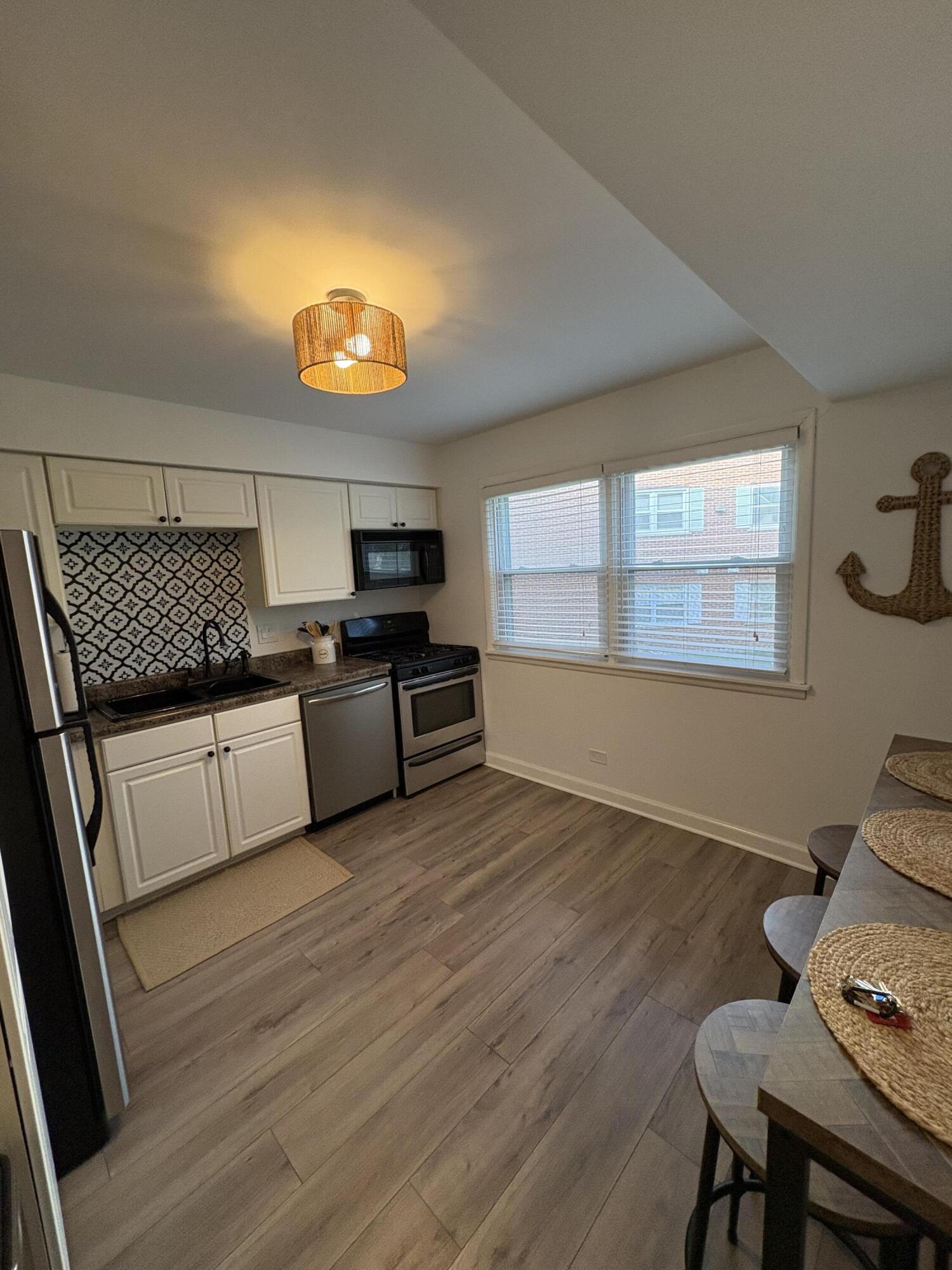 225 Country Club Dr 1-C