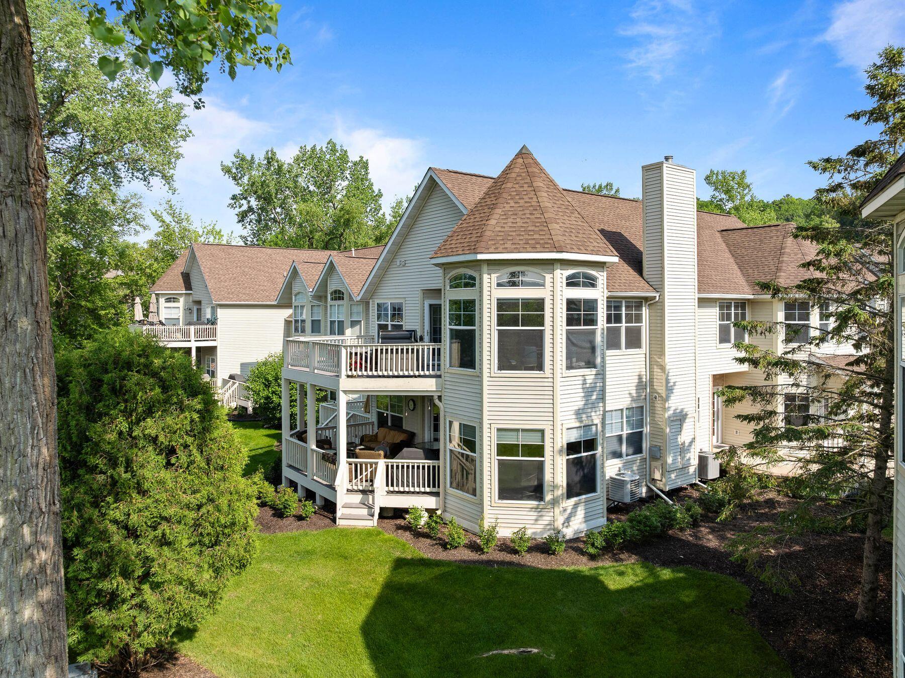 102 Abbey Ridge Ct Unit: 102