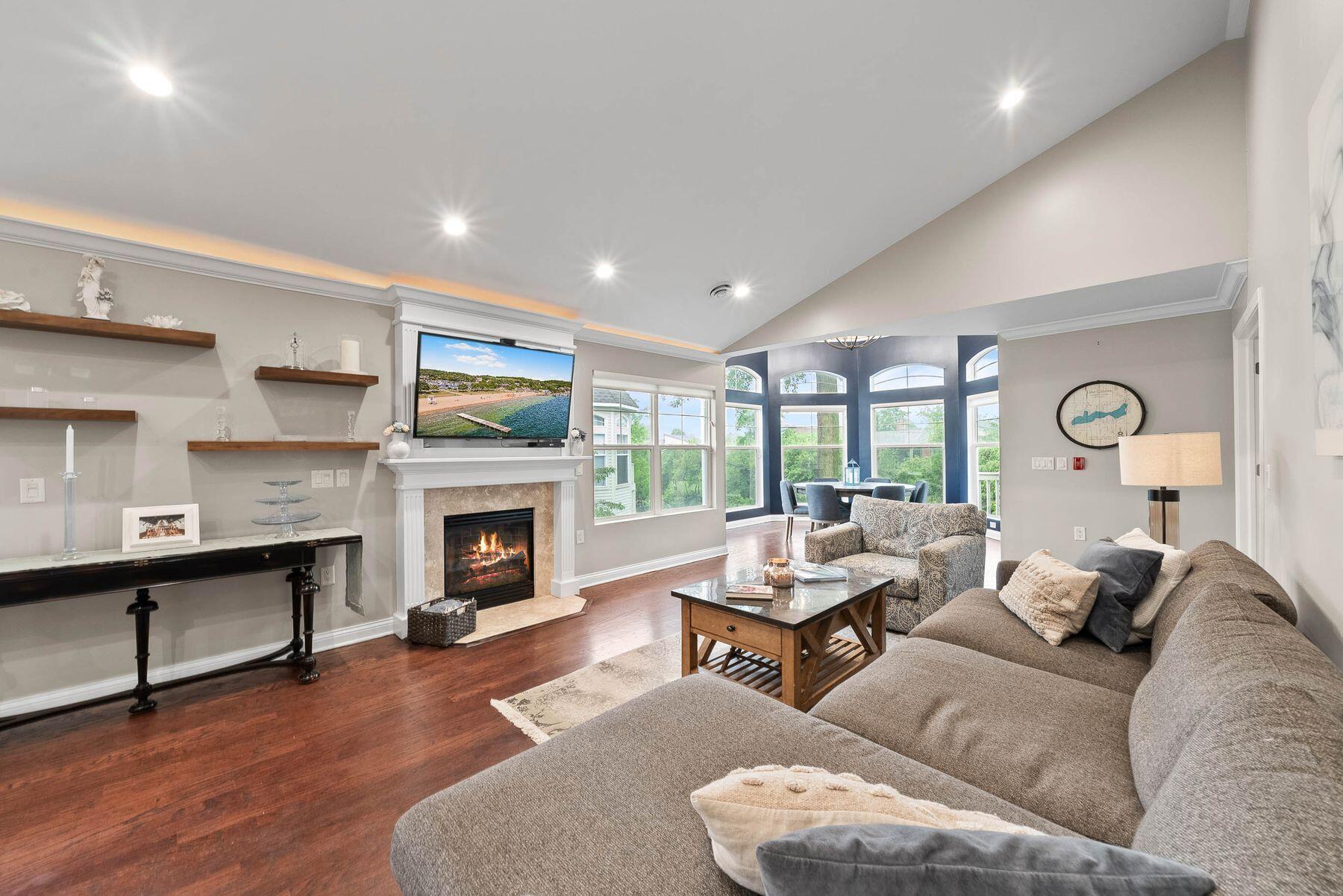 102 Abbey Ridge Ct Unit: 102