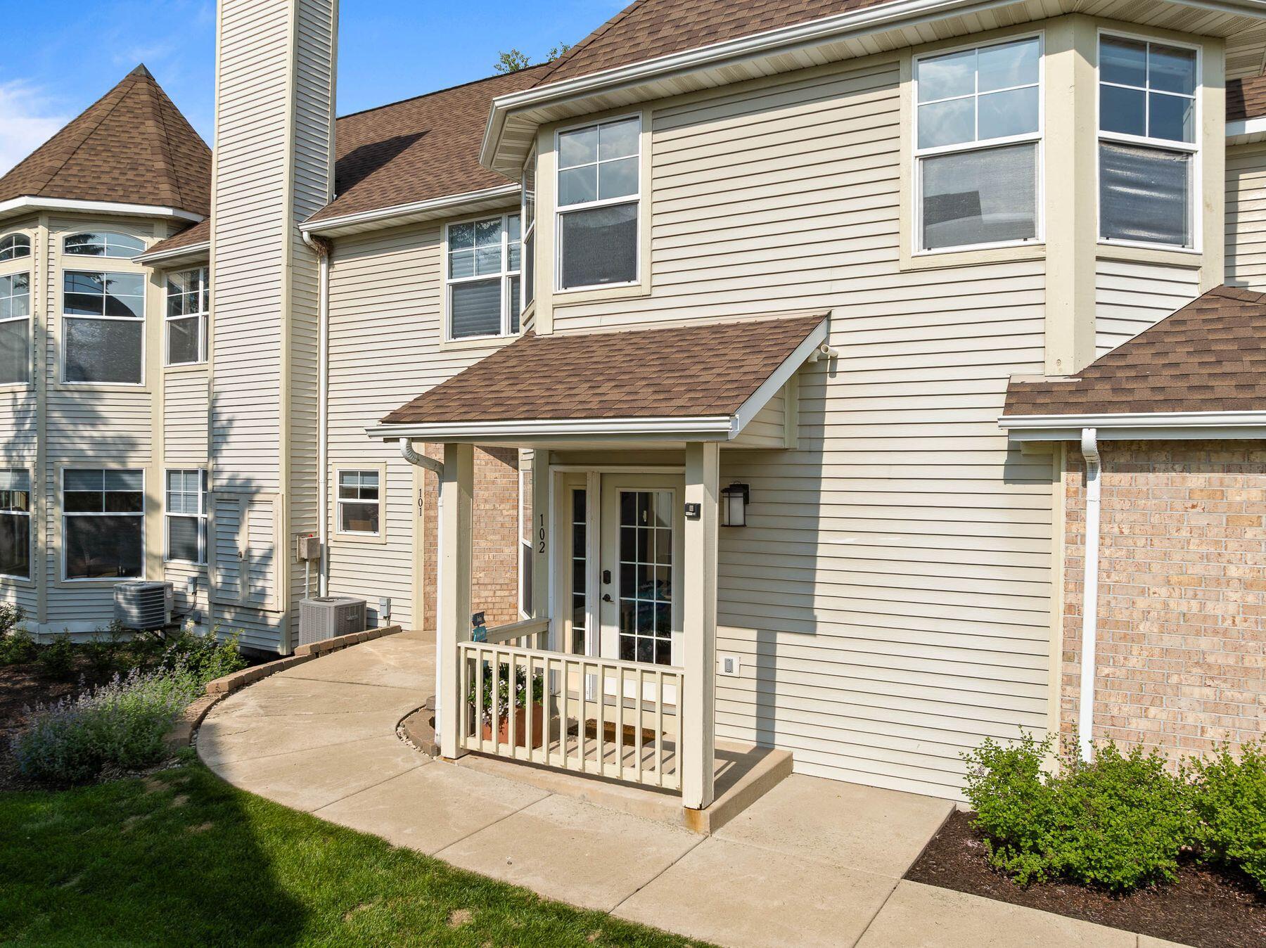 102 Abbey Ridge Ct Unit: 102
