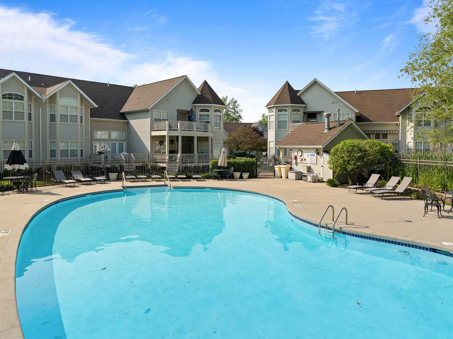 102 Abbey Ridge Ct Unit: 102