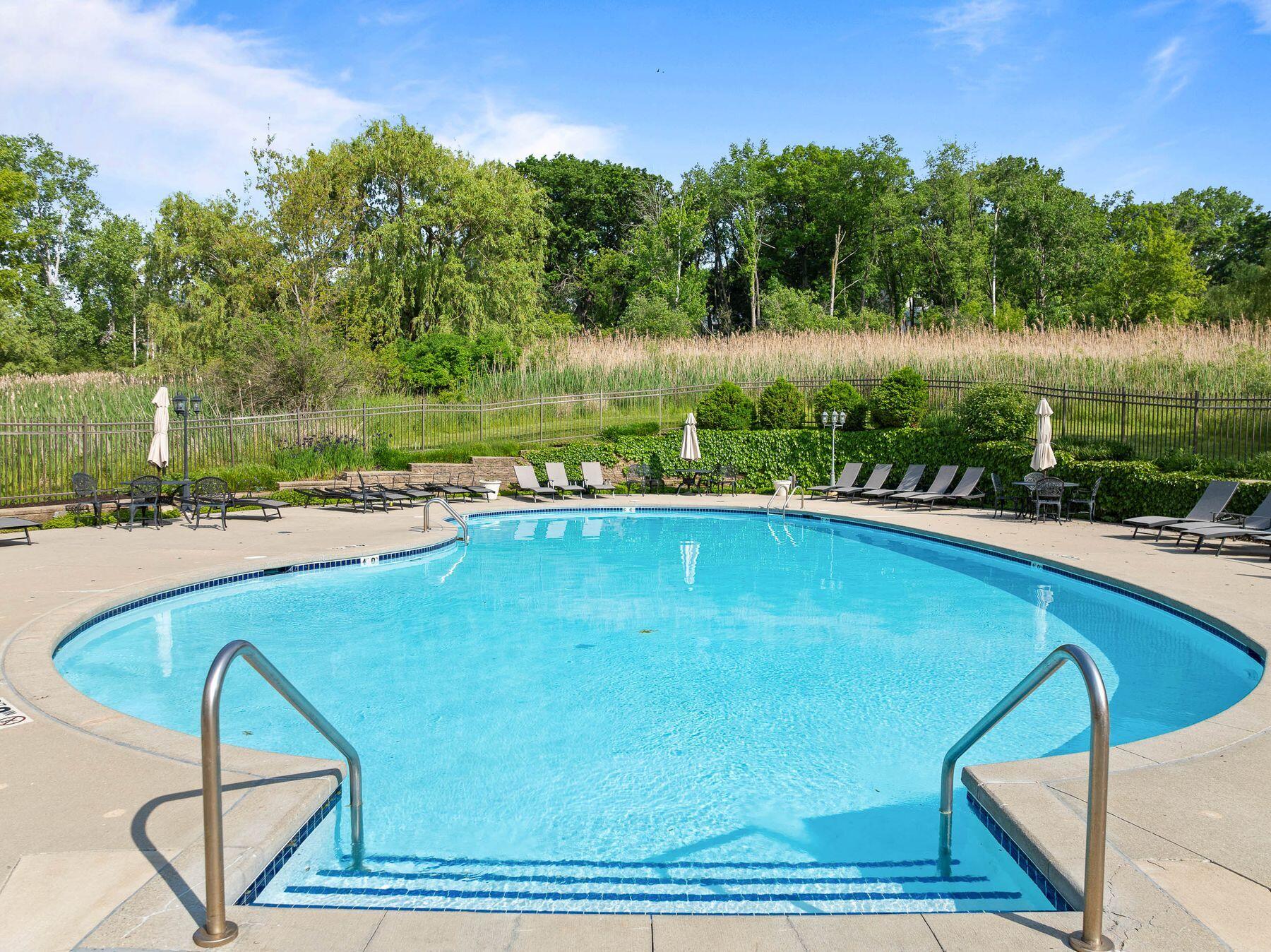 102 Abbey Ridge Ct Unit: 102