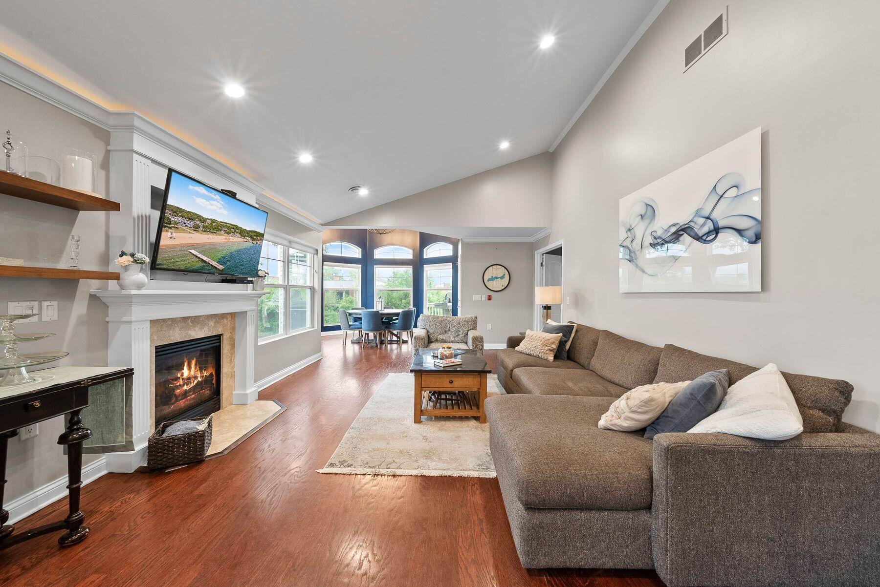 102 Abbey Ridge Ct Unit: 102