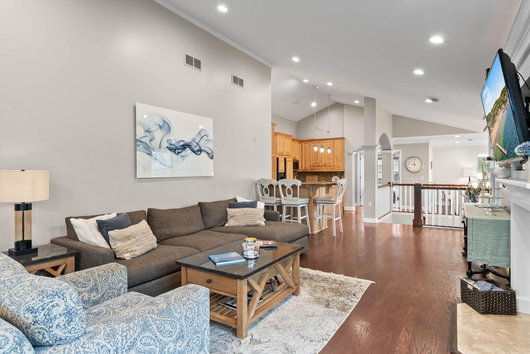102 Abbey Ridge Ct Unit: 102
