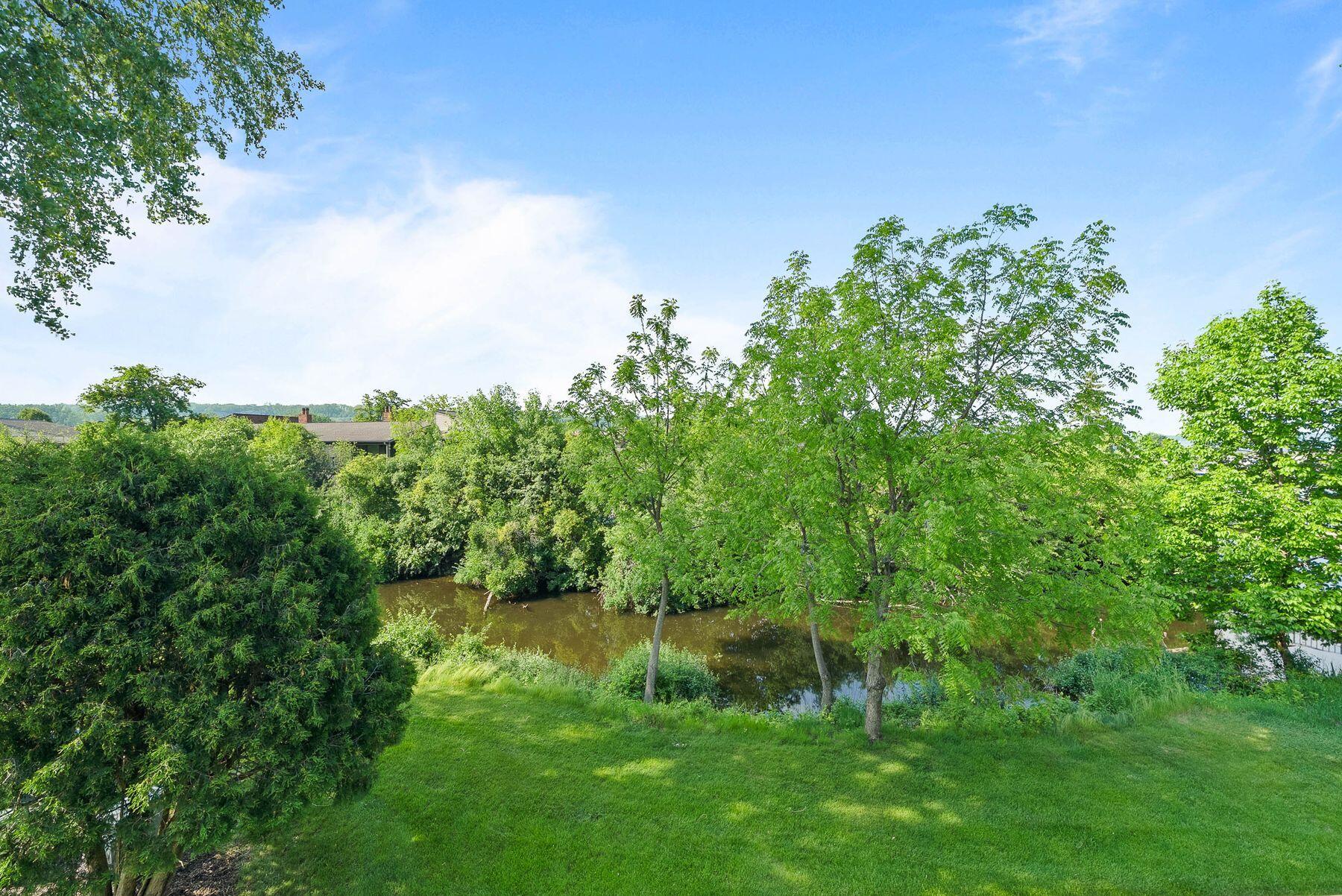 102 Abbey Ridge Ct Unit: 102