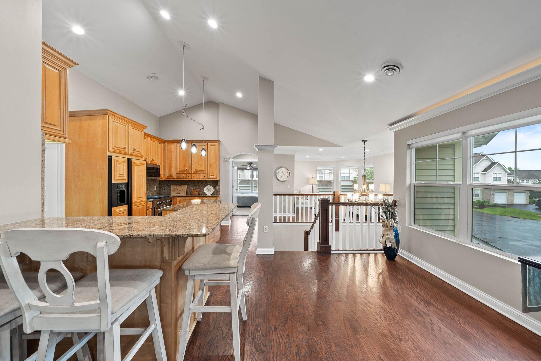 102 Abbey Ridge Ct Unit: 102