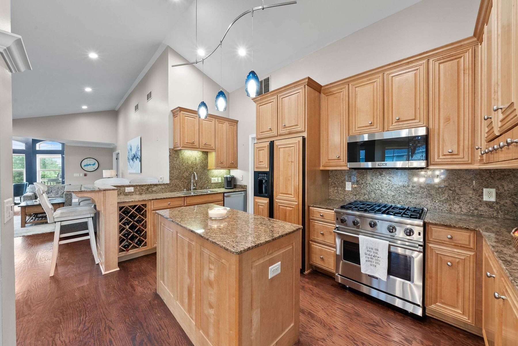 102 Abbey Ridge Ct Unit: 102