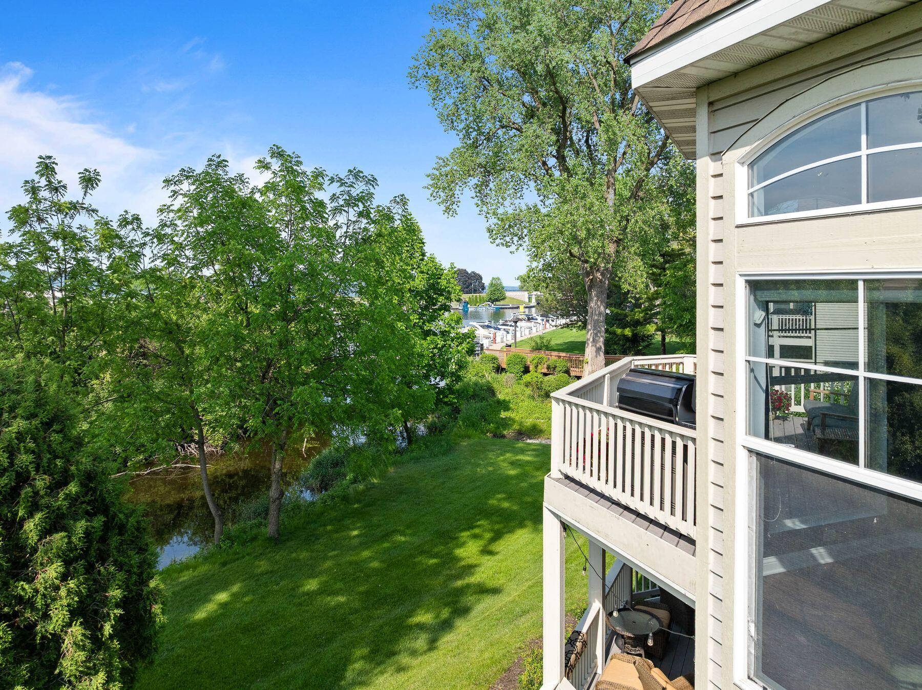 102 Abbey Ridge Ct Unit: 102
