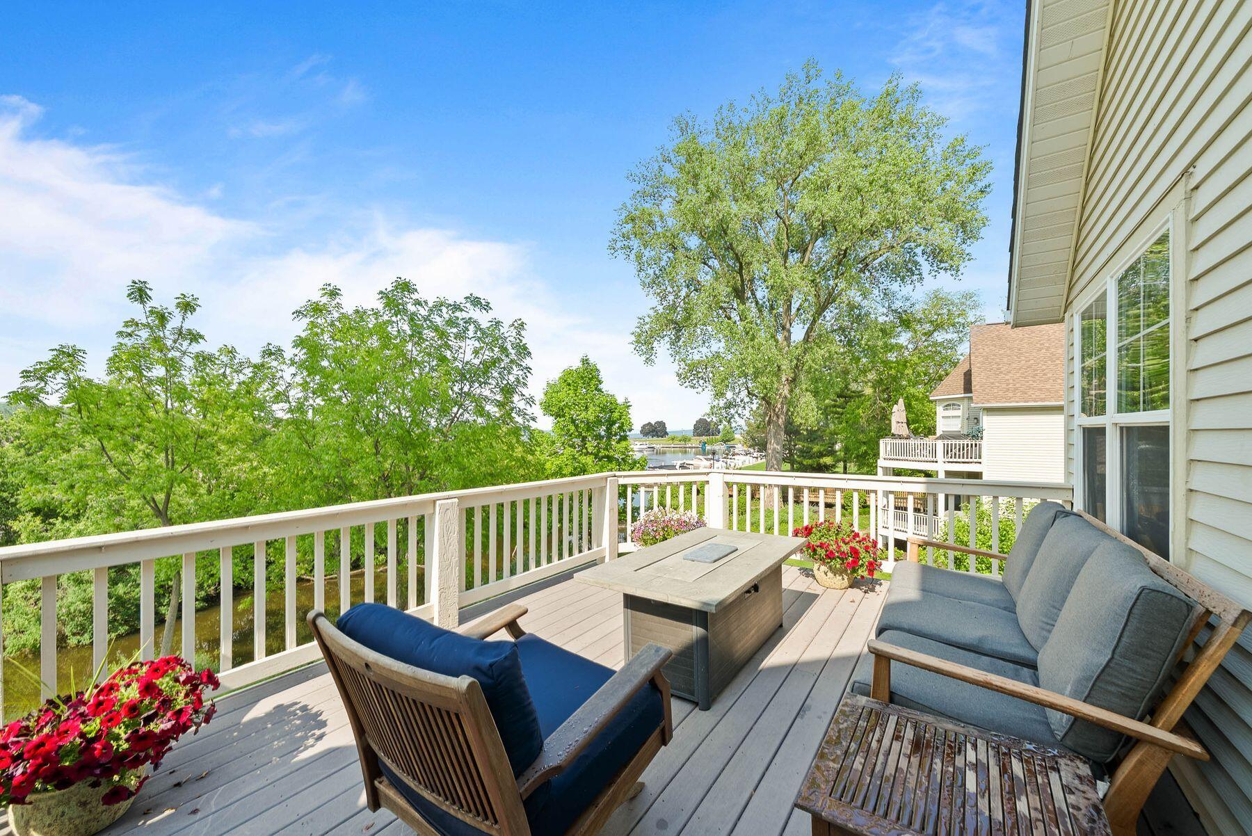 102 Abbey Ridge Ct Unit: 102