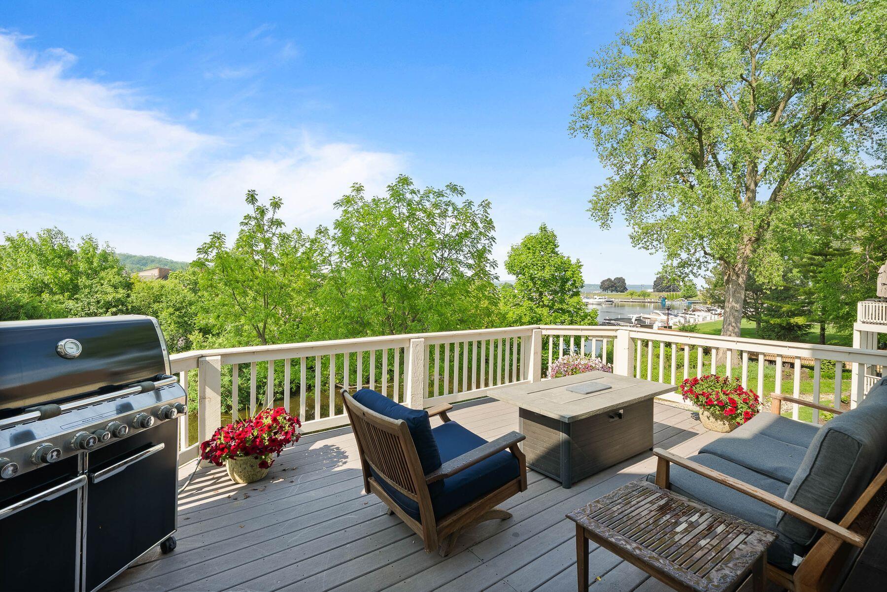 102 Abbey Ridge Ct Unit: 102