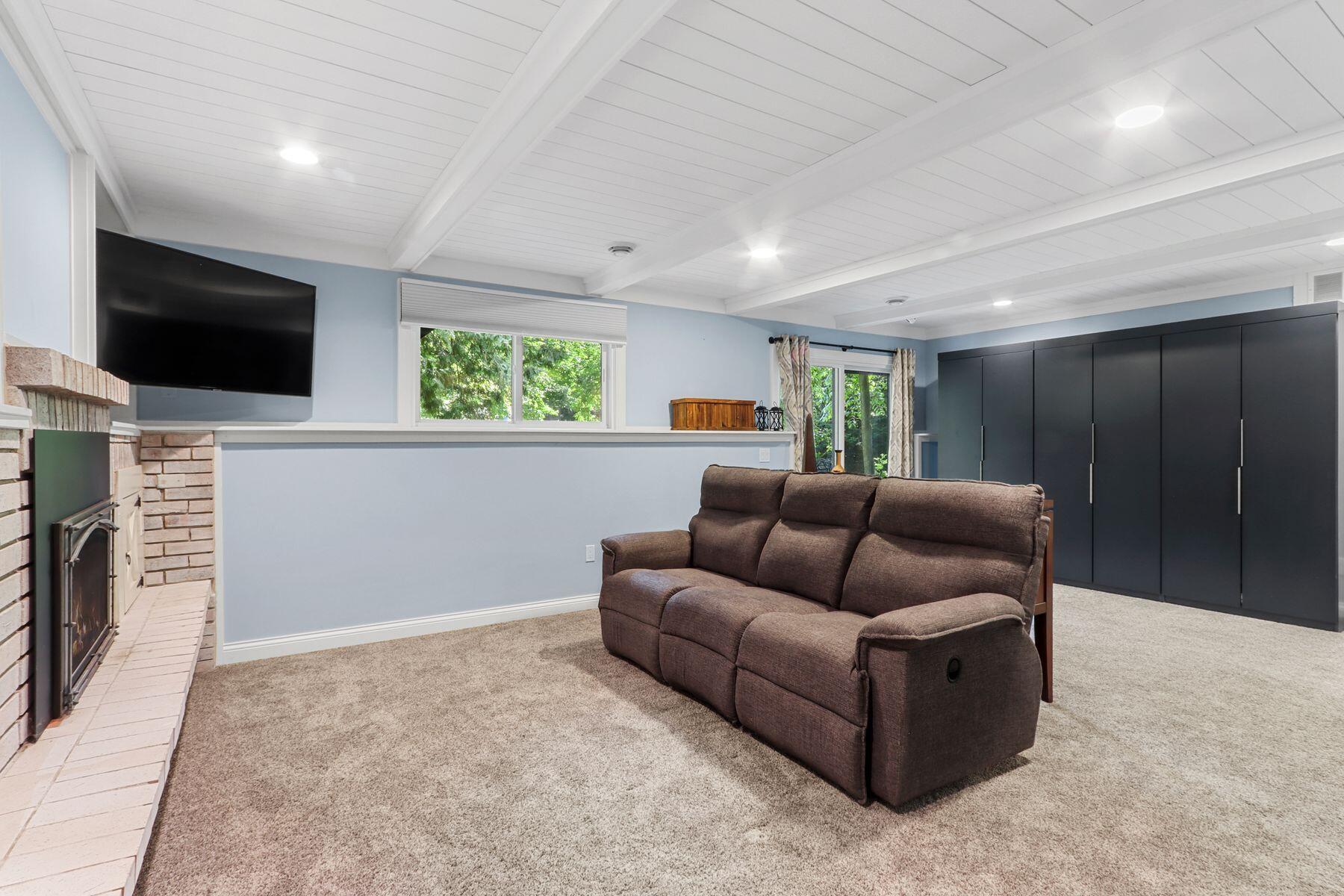 350 S Lower Gardens Rd