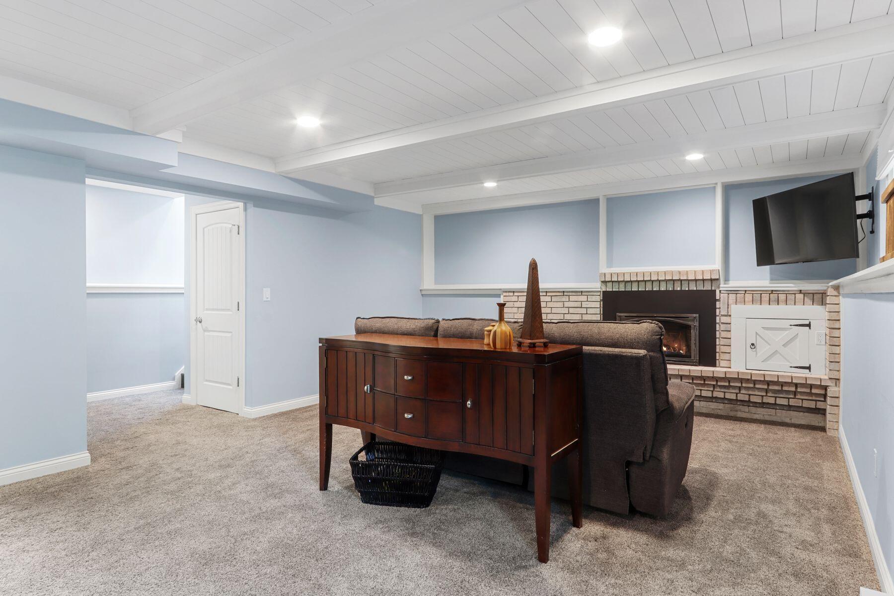 350 S Lower Gardens Rd