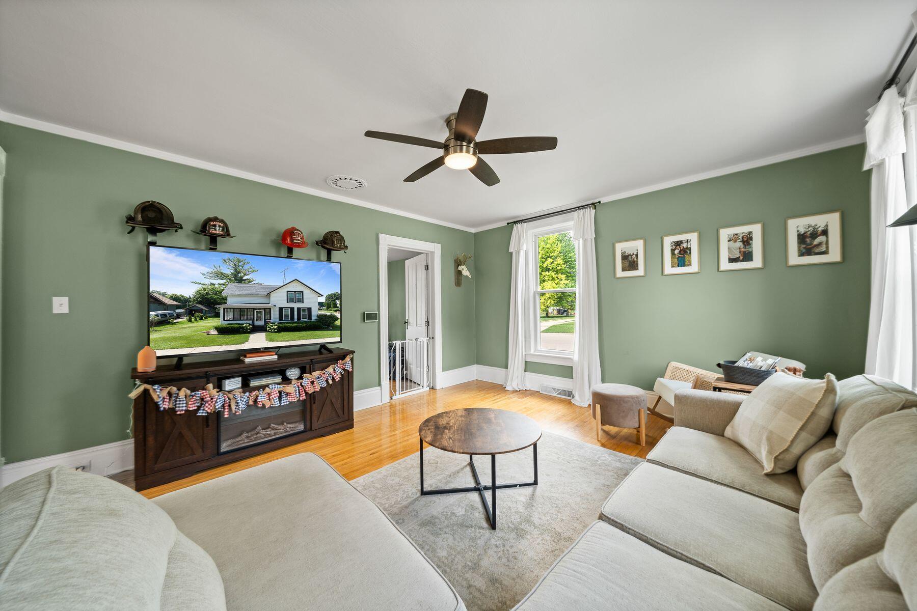 11 W Rockwell St