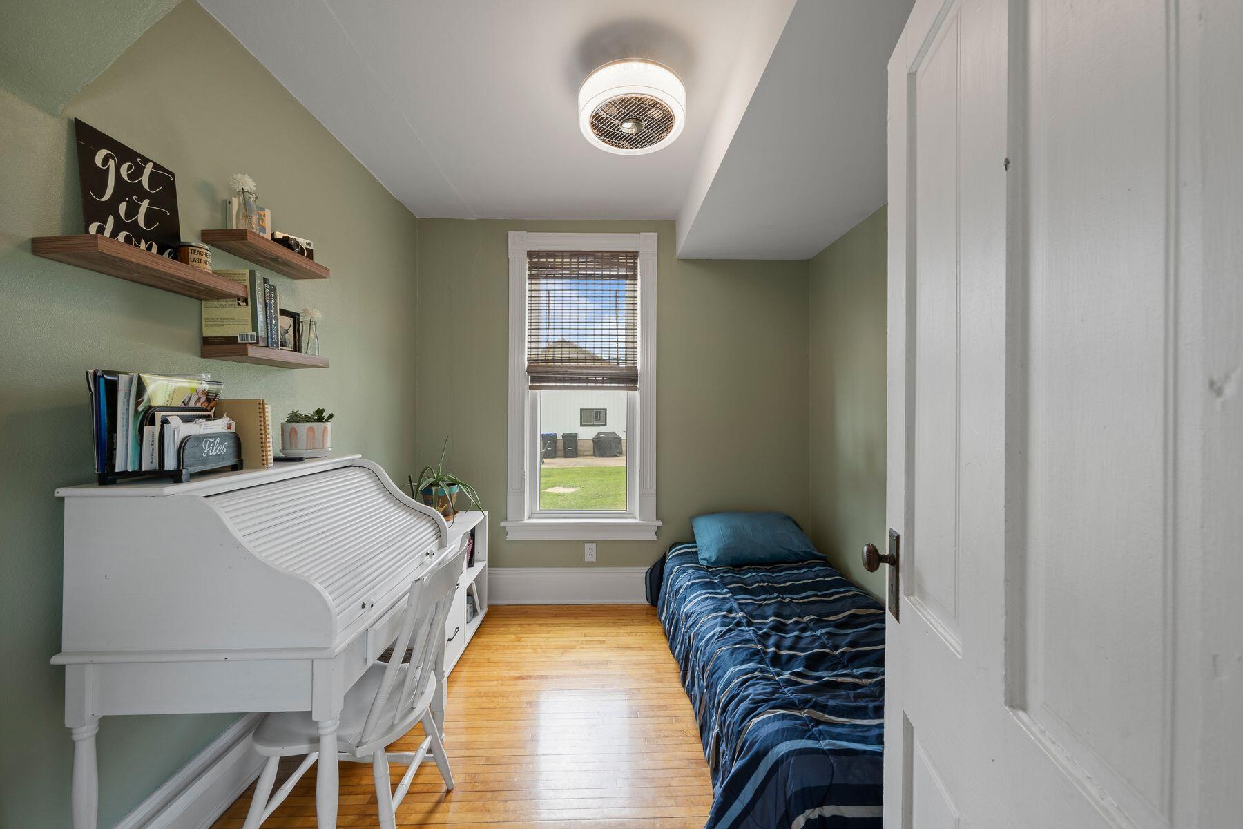 11 W Rockwell St