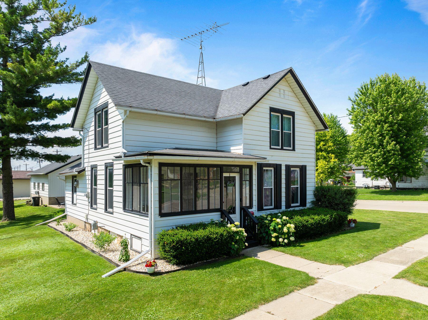 11 W Rockwell St