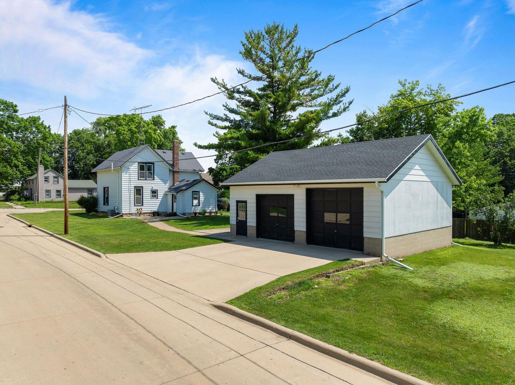 11 W Rockwell St