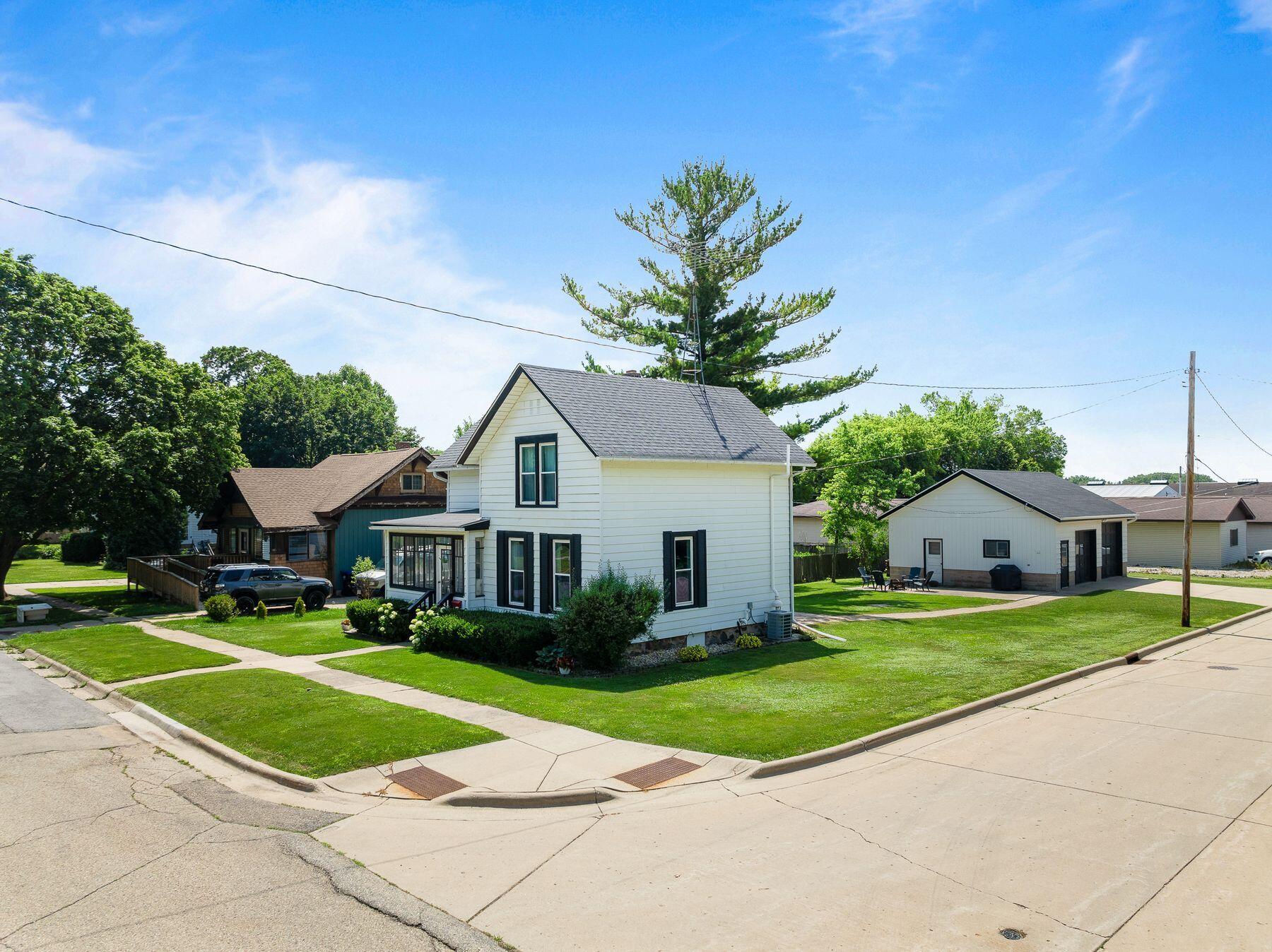 11 W Rockwell St
