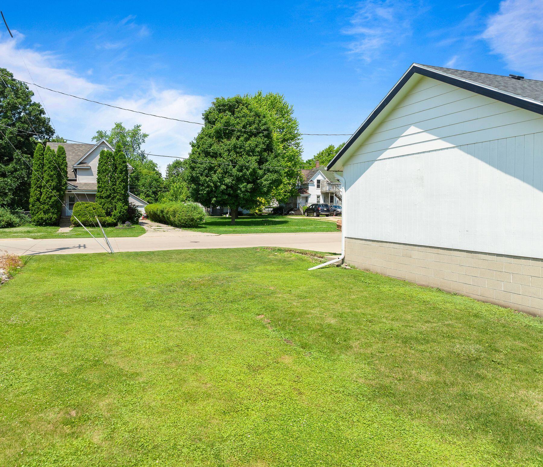 11 W Rockwell St