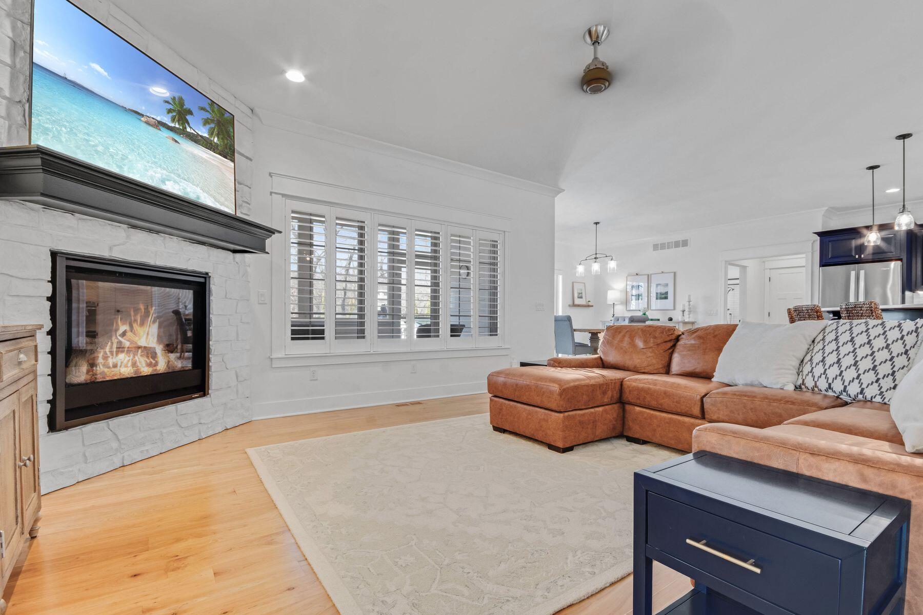 833 Red Hawk Dr