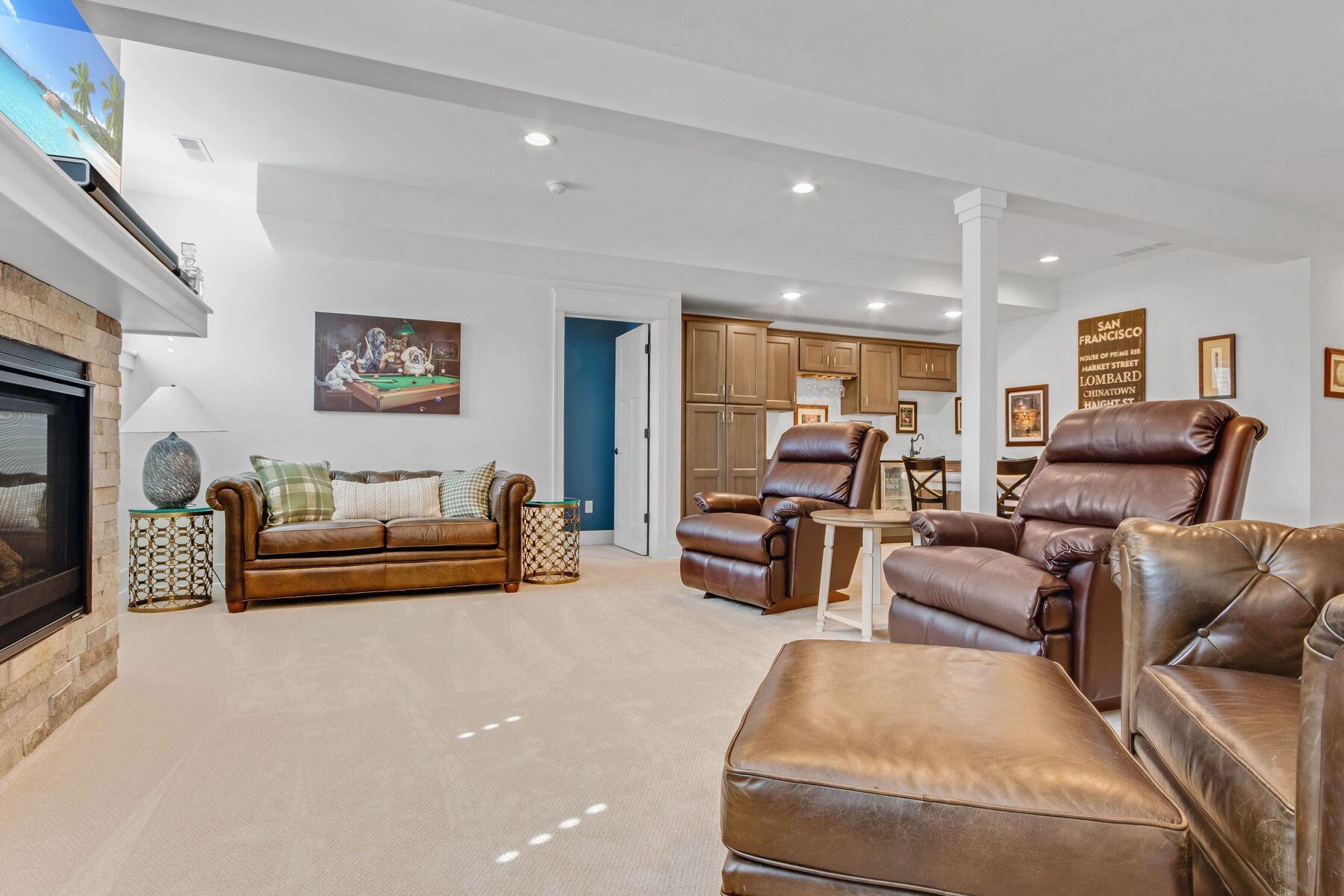833 Red Hawk Dr