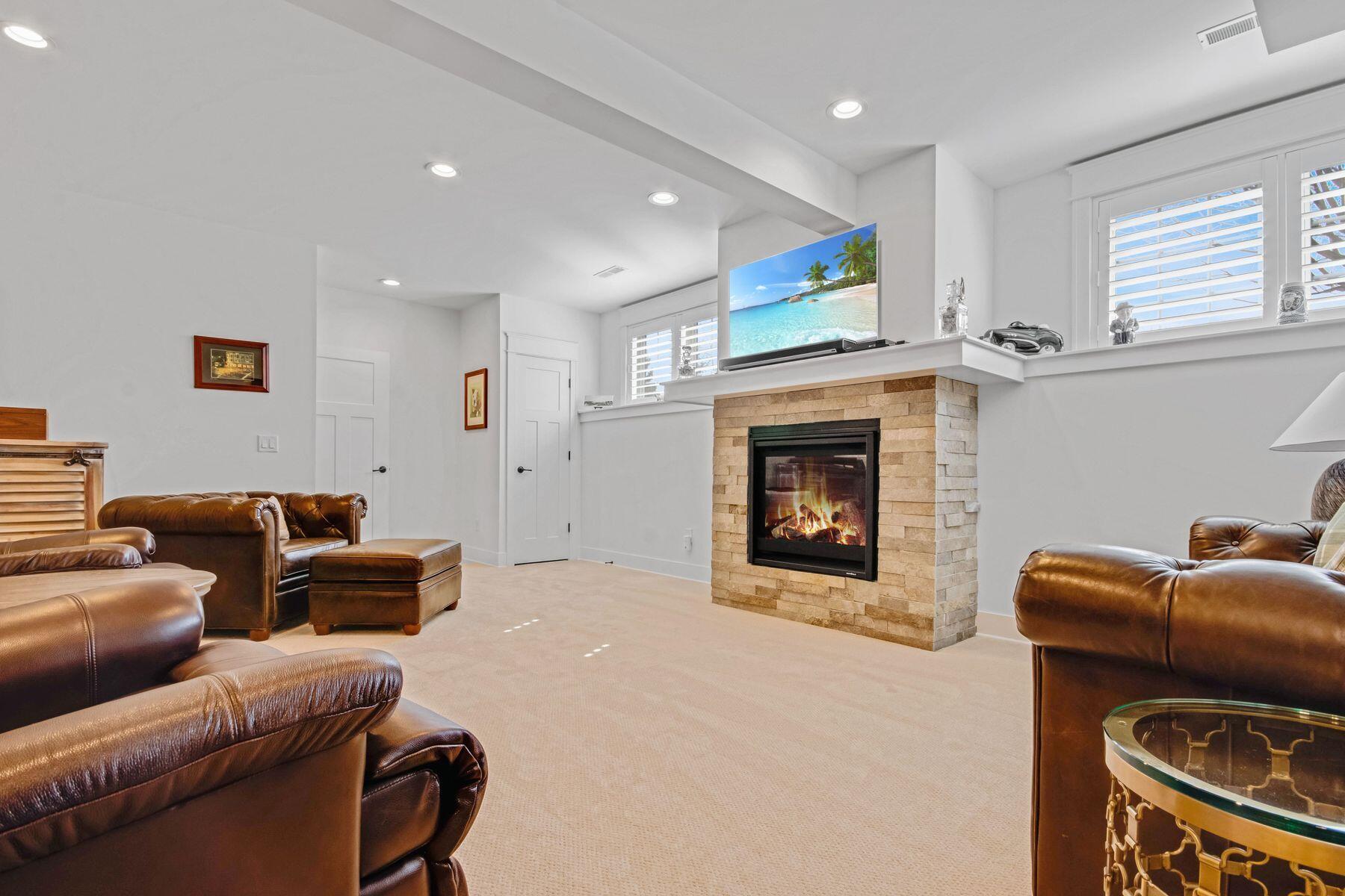 833 Red Hawk Dr