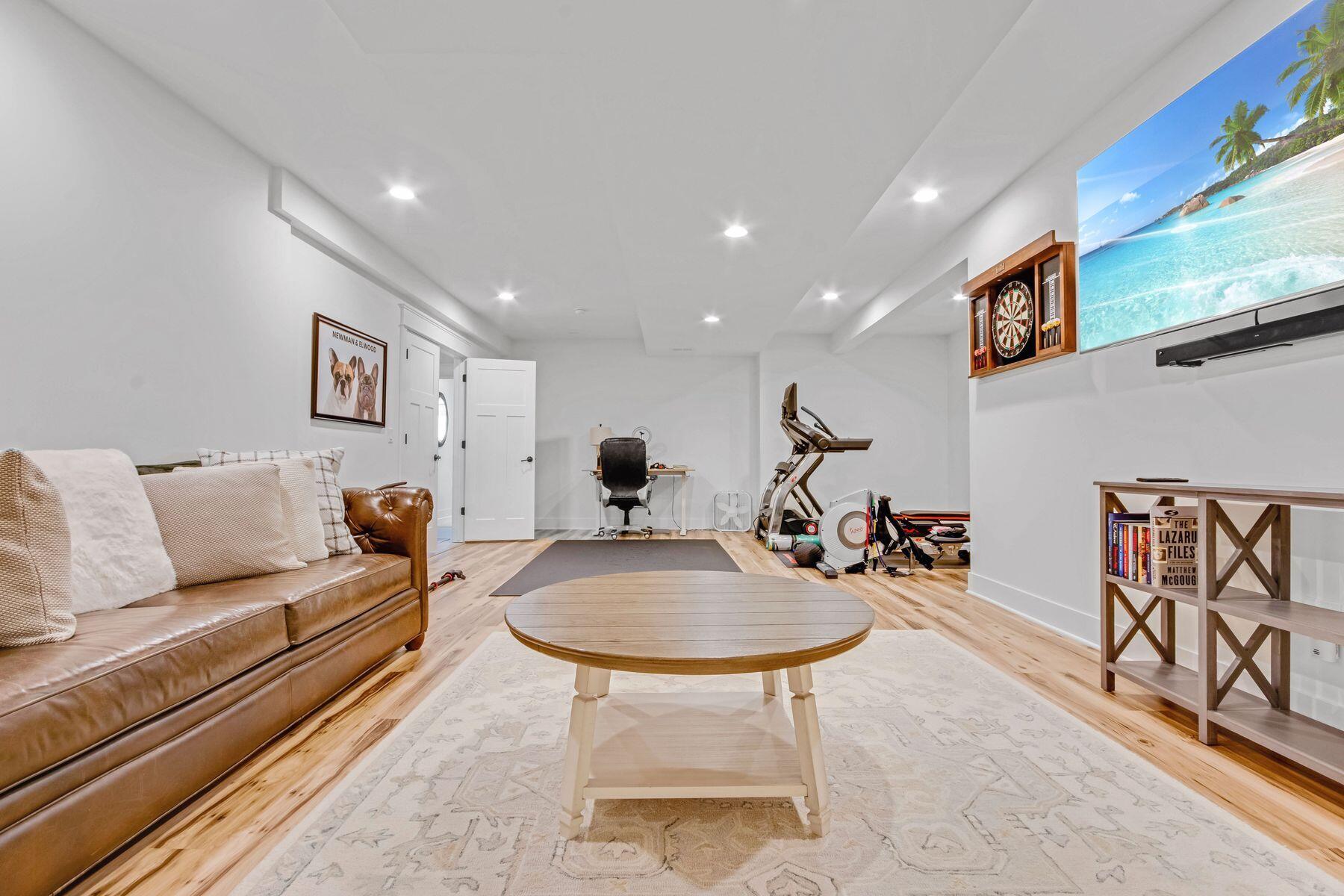 833 Red Hawk Dr