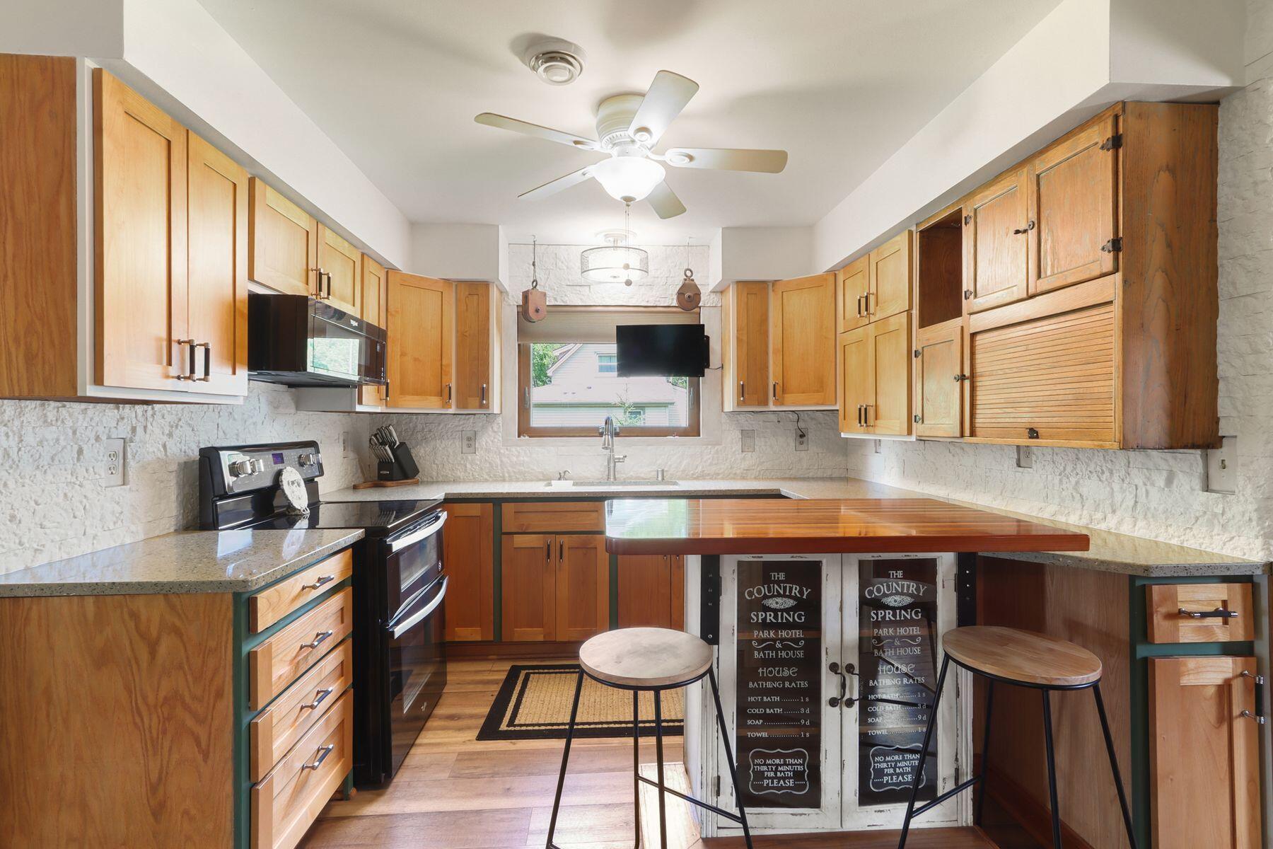 8508 Fox River Rd