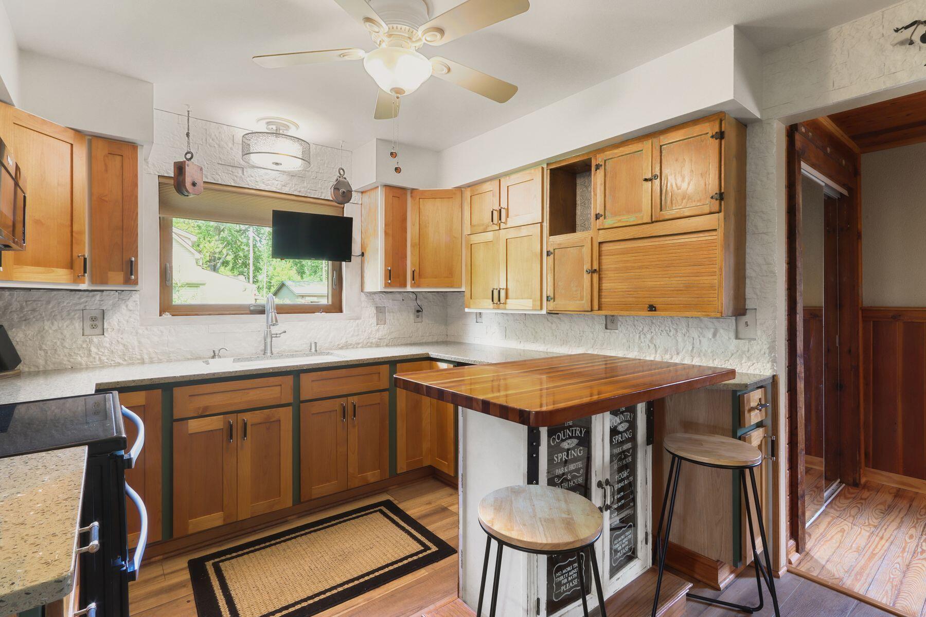 8508 Fox River Rd