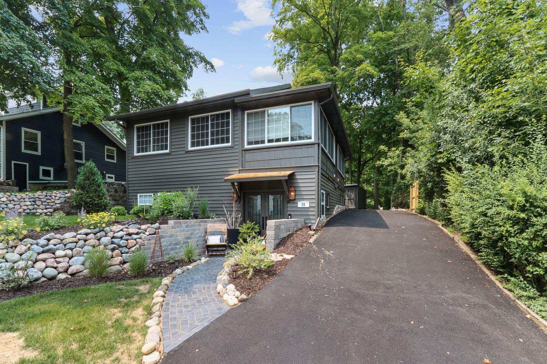 20 Collie St