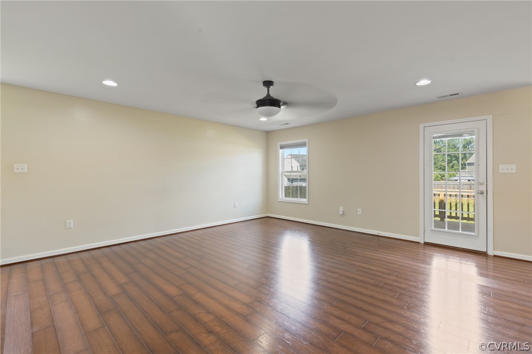 7016 Ravenscraig Cres