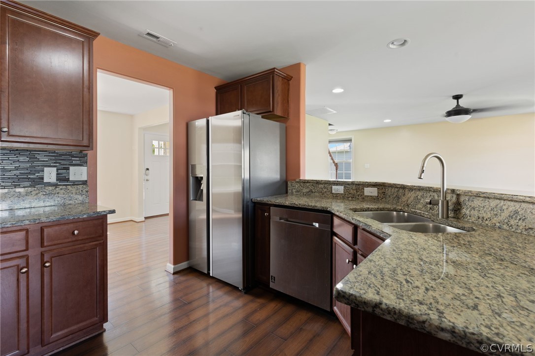 7016 Ravenscraig Cres