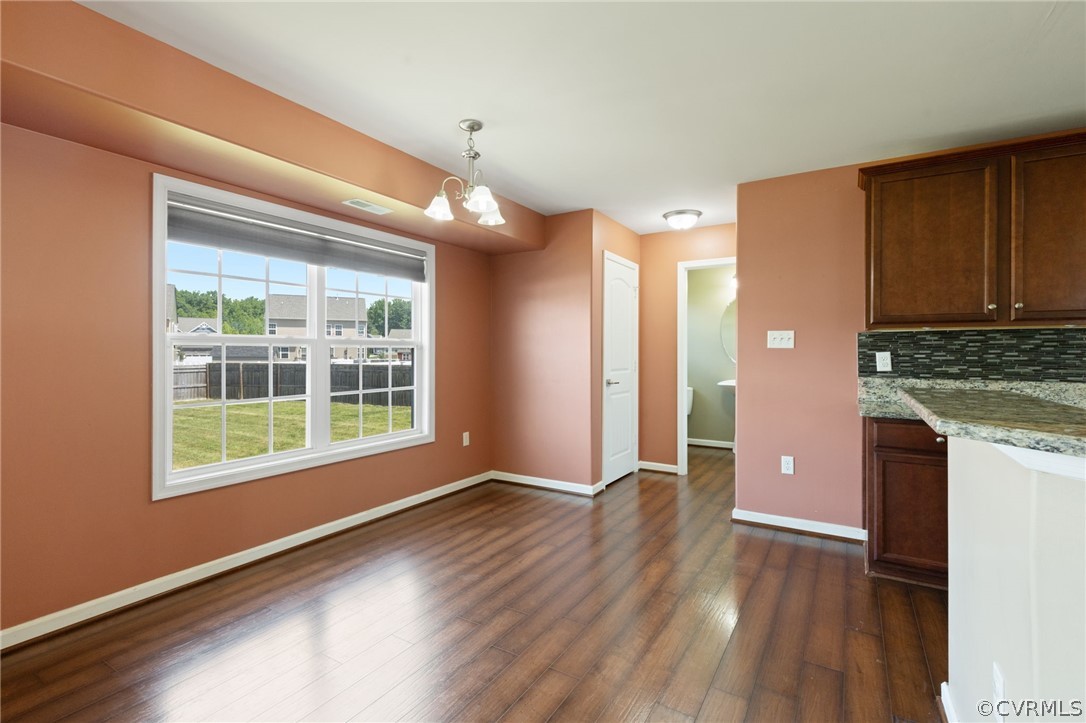 7016 Ravenscraig Cres